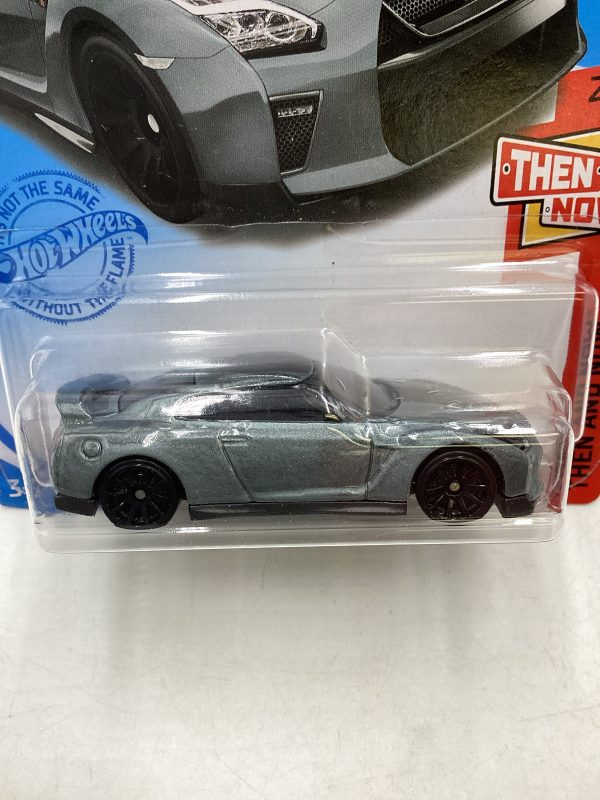 2021 Hot wheels #79 17 Nissan GT-R (R35) Gray *Bad Card* 82F Discount