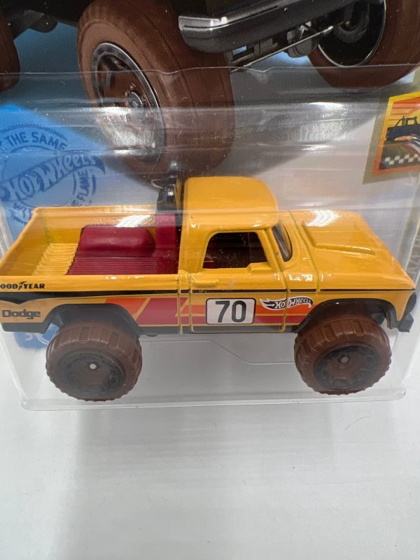 2021 Hot Wheels Baja Blazers #3 70 Dodge Power Wagon Yellow 36A Fashion