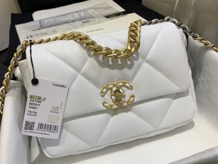 CHANEL 19 Flap Bag Fashion