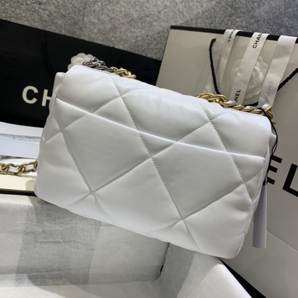 CHANEL 19 Flap Bag Fashion